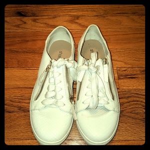 Fresh white sneakers with double gold zippers